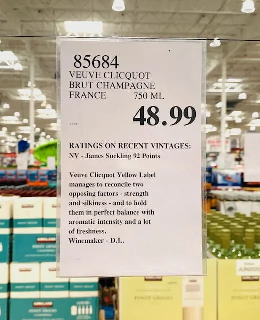 Lot 513 - Moet & Chandon Brut Champagne, Veuve Cliquot